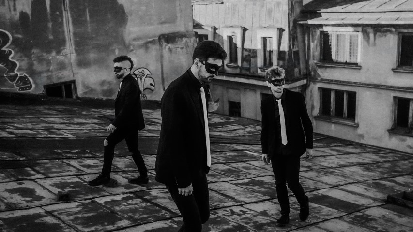 CLARO QUE NO lansează noul single „SHELTER”