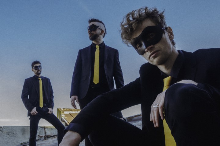 CLARO QUE NO lansează „THE ALIEN SONG” – o piesă despre haosul modernității