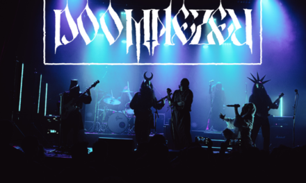 Doomnezeu se alătură Wormholedeath și dezlănțuie povestea întunecată a „Spânului”