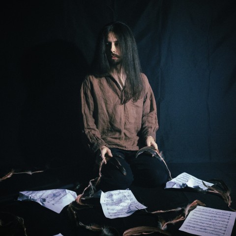 Cristian Medrea lansează „Last Time We Chased the Songbird Away”, o călătorie muzicală în interiorul căreia metalul progresiv se întâlnește cu orchestra și cu ritmurile muzicii world.